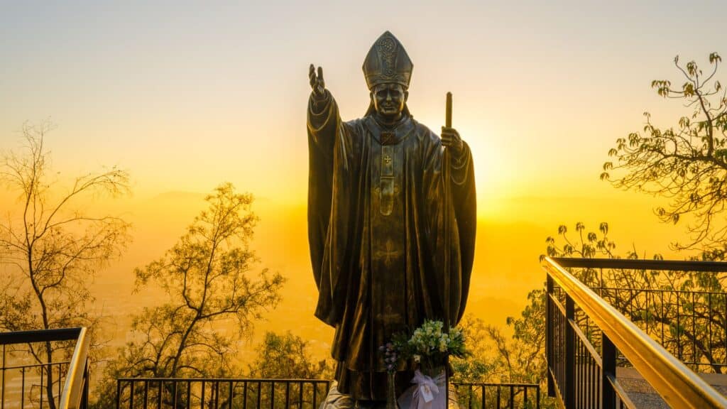 Catholic pope statue. What is catholicism?